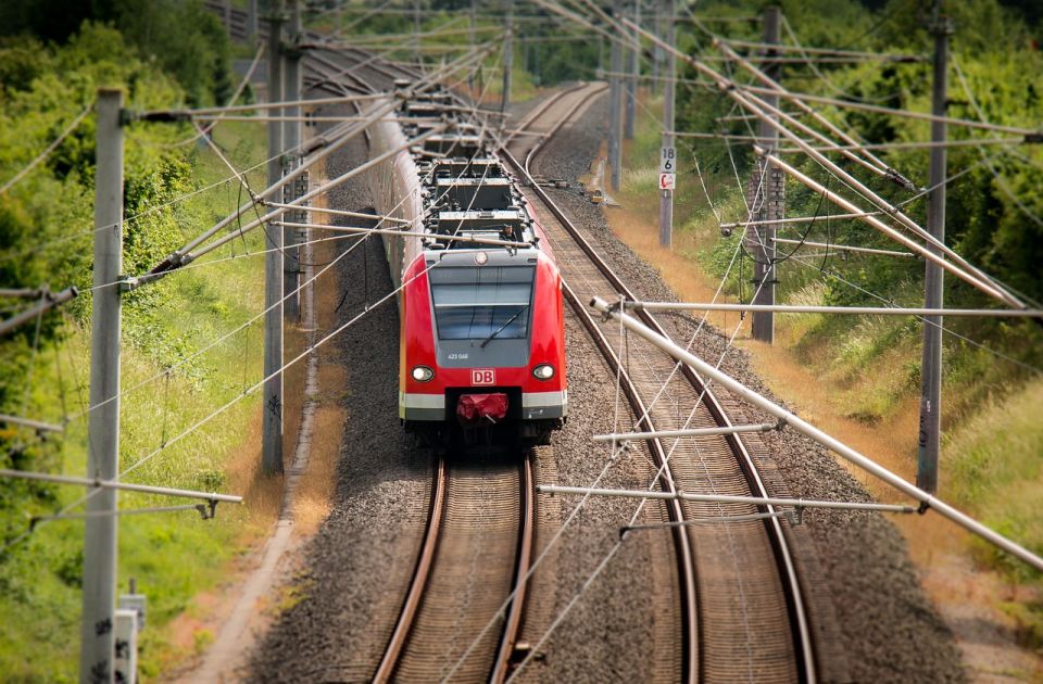 Češka: Sudar voza i kamiona, među povređenima i đaci