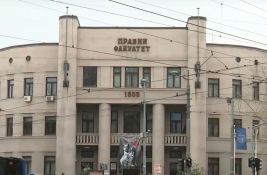 VIDEO: Građani, studenti i bajkeri blokirali raskrsnicu ispred Pravnog fakulteta u Beogradu