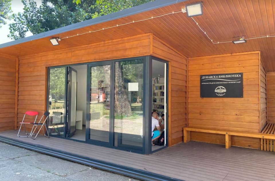 Počela sezona Biblioteke na Štrandu: Knjige, novine, književne večeri i radionice