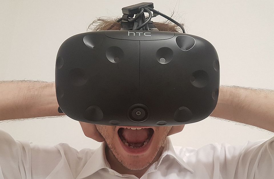  Gejmer slomio vrat koristeći naočare za virtuelnu realnost