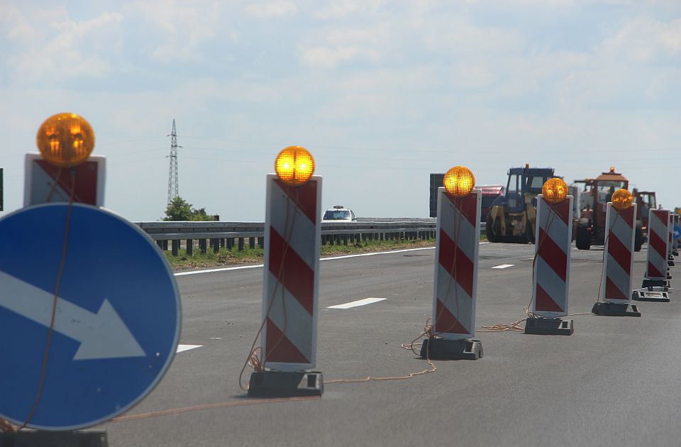 U naredna četiri dana kod petlje Beška zatvorena preticajna traka ka Beogradu