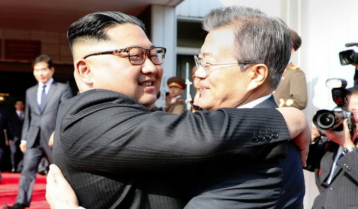 Lideri Severne i Južne Koreje se sastali na granici