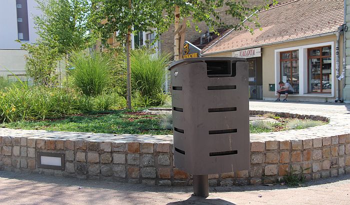 Novi Sad kupuje nove klupe i korpe za otpatke