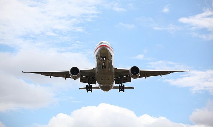 Avion zbog turbulencija "propao" nekoliko stotina metara, povređeno 14 putnika