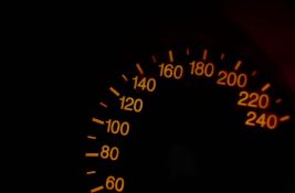 Kina planira da ograniči ubrzanje automobila do 100 km/h