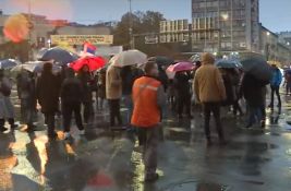 Protestnom šetnjom u Nišu obeležena godišnjica napada na studente FDU