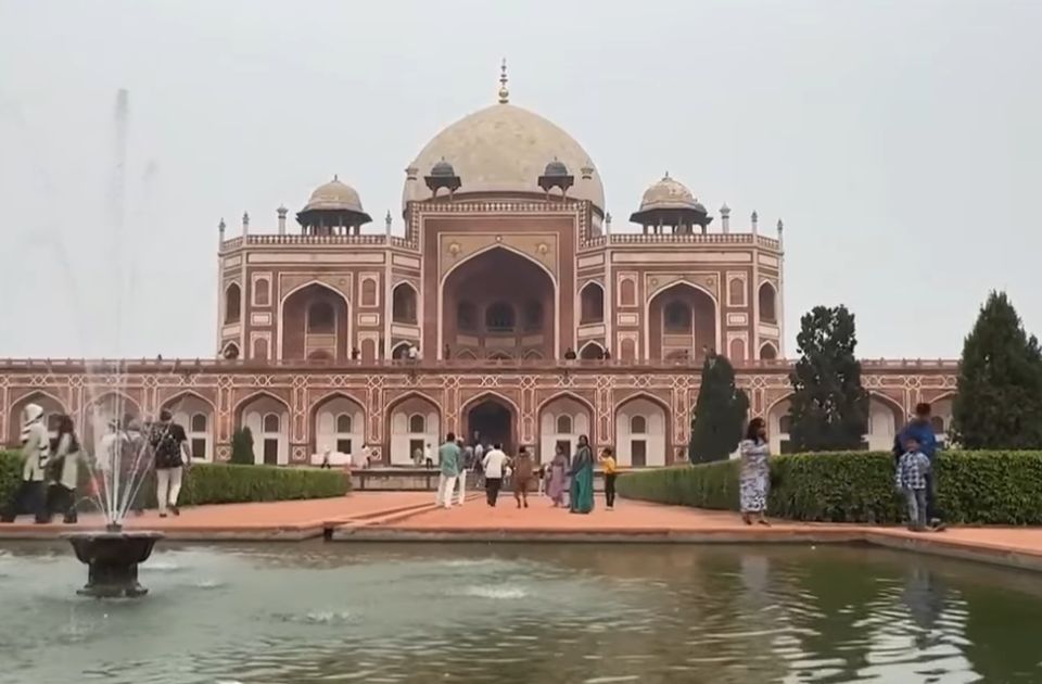 VIDEO: Klimatske promene i zagađenje uništavaju drevne spomenike u Indiji