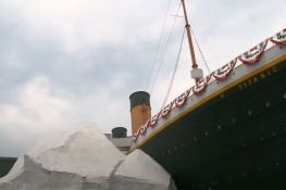 VIDEO: Posetioci Muzeja Titanika u bolnici nakon što se obrušila veštačka santa leda
