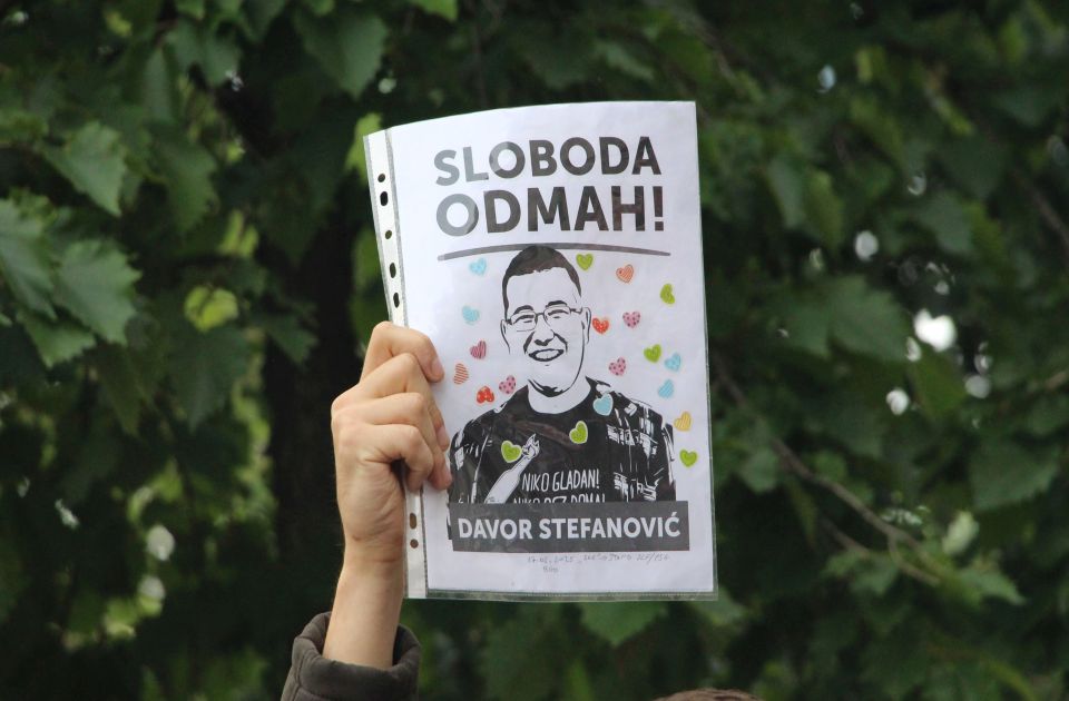 Podneta prijava zbog napada na novosadskog aktivistu u pritvoru na Klisi