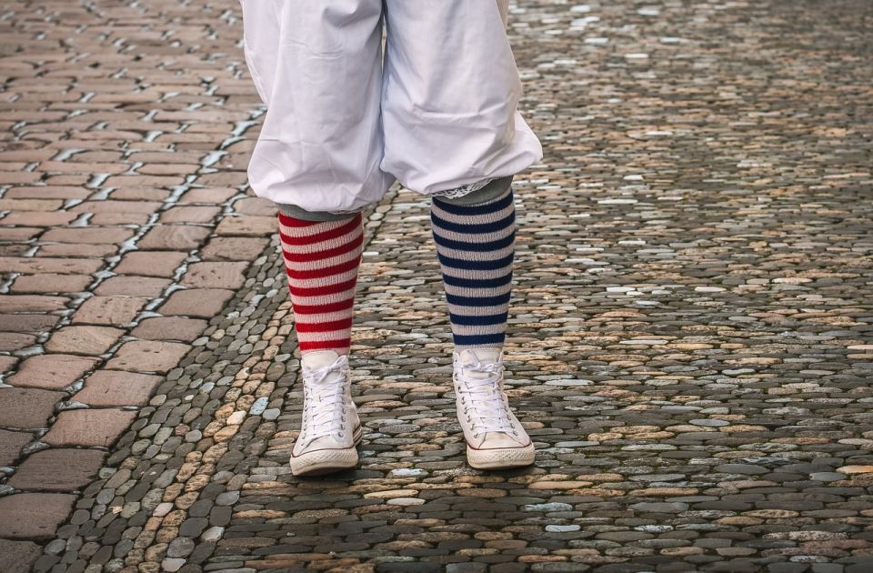 Šetnjom s rasparenim čarapama u Zrenjaninu obeležen Međunarodni dan osoba sa Daunovim sindromom 