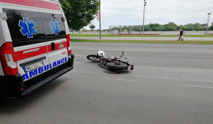 Trojica motociklista povređena u udesima na Detelinari, Podbari i Limanu