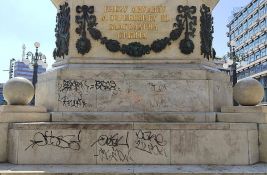 FOTO: Spomenik knezu Mihailu u Beogradu išaran grafitima