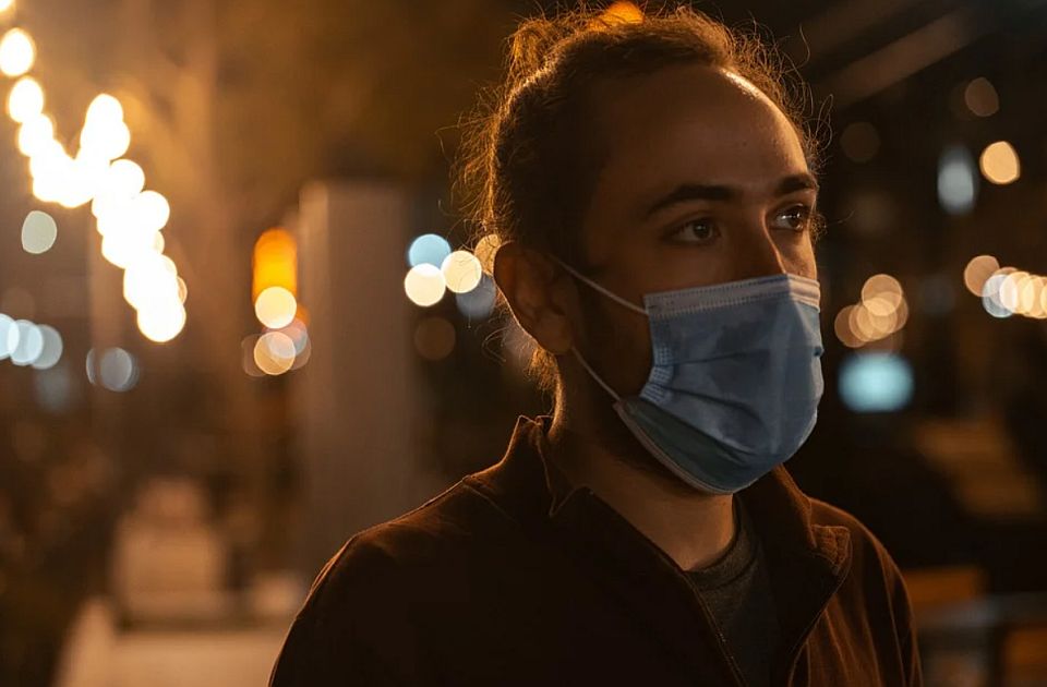 Ako letujete u Grčkoj: Ukida se obavezno nošenje maski na otvorenom