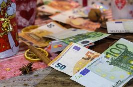 Slovenija uvodi obaveznu božićnu naknadu od minimum 640 evra za sve zaposlene