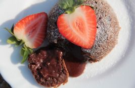 Lava kolač kod kuće: Jednostavan recept za popularni desert