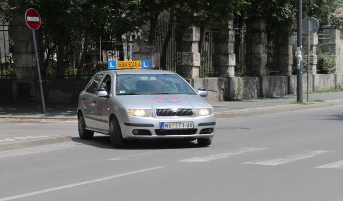 U auto-školama se čeka na polaganje i po dva meseca