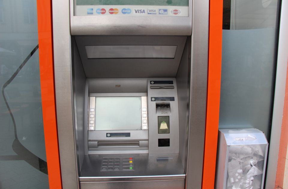 Savetnik predsednika opštine Medveđa hteo da opljačka bankomat