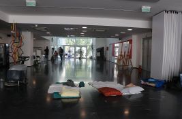 Detonacija kod Rektorata probudila studente koji blokiraju zgradu