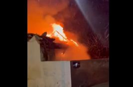 VIDEO: Potpuno izgoreo objekat u Bukovcu