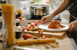 Kuvarica otkriva: Ovo je tajni sastojak koji čini svako jelo ukusnijim