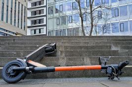 Vozač trotineta teško povređen na Futoškom putu