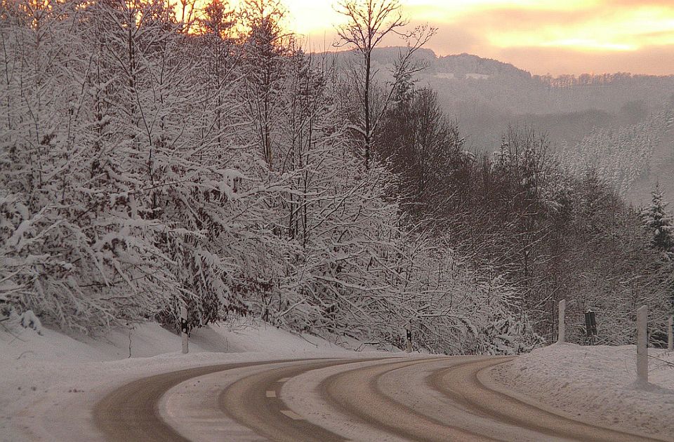 AMSS upozorava na poledicu na putu