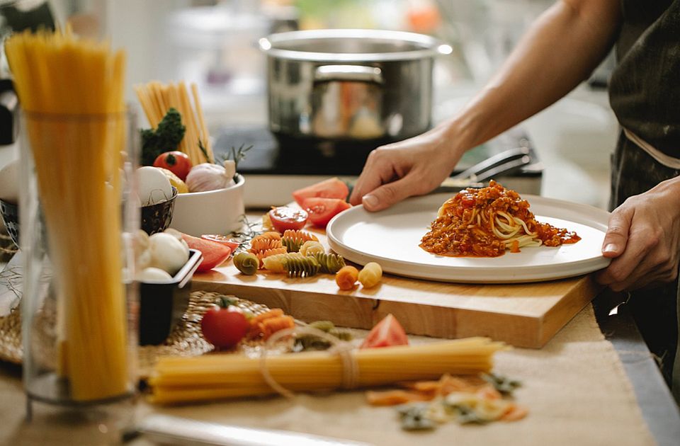 Kuvarica otkriva: Ovo je tajni sastojak koji čini svako jelo ukusnijim