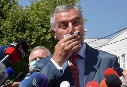 Đukanović na lečenju zbog upale pluća