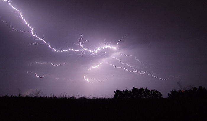 Snažno nevreme u Moskvi, dvoje poginulo, 17 povređenih