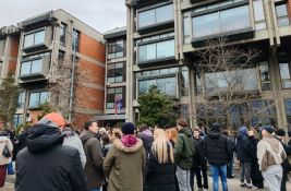 FOTO, VIDEO: Deo novosadskih studenata bojkotuje nastavu, došli ispred Filozofskog