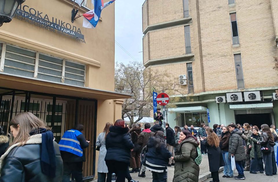 FOTO, VIDEO: Završena protestna šetnja studenata, bojkot se nastavlja