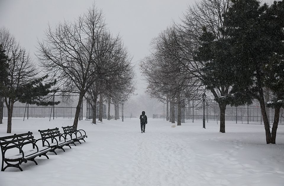 VIDEO Gradonačelnik Njujorka uzeo lopatu u ruke i čisti sneg sa građanima