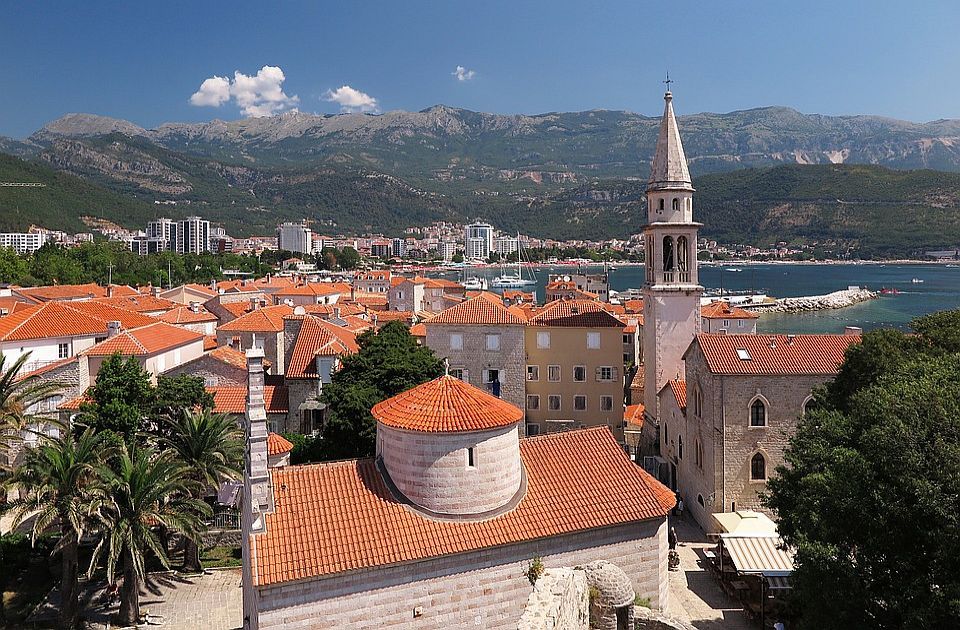 Dvojica državljana Srbije kažnjeni u Crnoj Gori sa 5.000 evra zbog saobraćajnih prekršaja