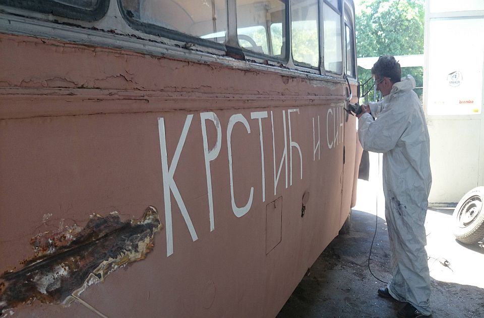 FOTO: Za autobus iz filma "Ko to tamo peva" stigle četiri ponude - ali "nije za prodaju"