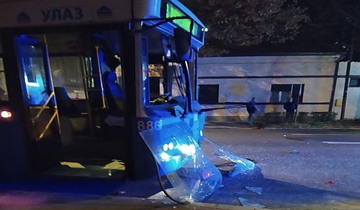 FOTO: Težak sudar autobusa, kamiona i automobila u Petrovaradinu, sedmoro povređenih