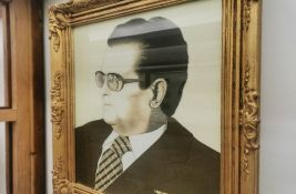 Otkinuta glava sa Titovog spomenika u Velenju