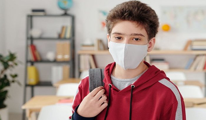Prevencija u novosadskim srednjim školama - dezinfekcija tokom odmora, maske se skidaju samo tokom obroka