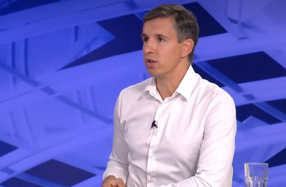 Politički konsultant Milenković: Vučić pred građane izneo niz priznanja o inflaciji i raslojavanju društva Politički konsultant Milenković: Vučić pred građane izneo niz priznanja o inflaciji i raslojavanju društva