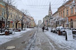 FOTO, VIDEO Pao prvi konkretniji sneg ove zime u Novom Sadu: Vozači, pažljivo za volanom