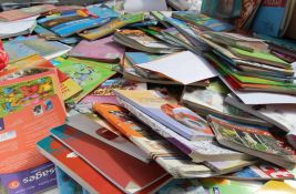 Roditelji iz NS u borbi za jeftinije udžbenike: Ne treba da uzimamo kredite da bismo platili knjige
