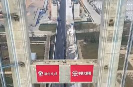 FOTO, VIDEO: Dvospratni viseći most otvoren u Kini