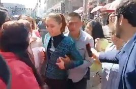 VIDEO: Pijan na ulici zagrlio, pokušao da poljubi i uhvati za grudi predsednicu Meksika, pa tužen