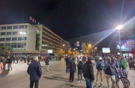 VIDEO: Novosađani i danas na skupu podrške Dijani Hrki: Krenula protestna šetnja