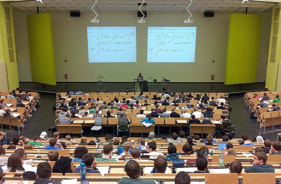 Novo lice Srbije: Godine studija da se računaju u radni staž