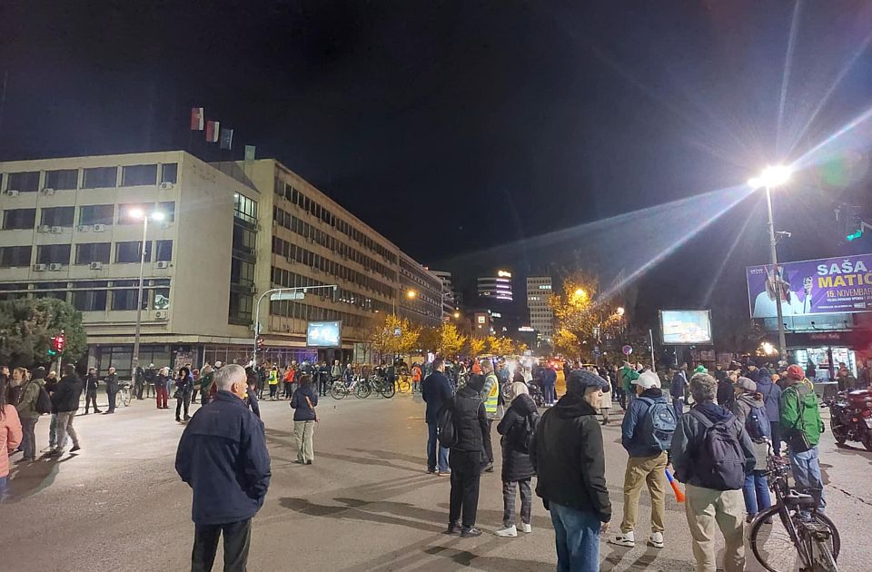 VIDEO: Novosađani i danas na skupu podrške Dijani Hrki: Krenula protestna šetnja