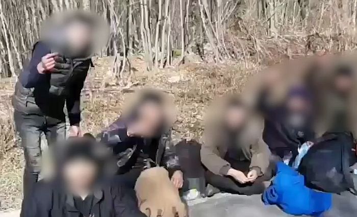 VIDEO: Policajci terali migrante da viču "Dinamo Zagreb" i to snimali