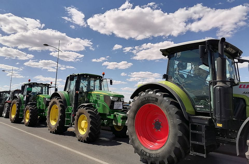 Poljoprivrednici danas na sastanku sa predstavnicima vlade: Biće reči o tri teme