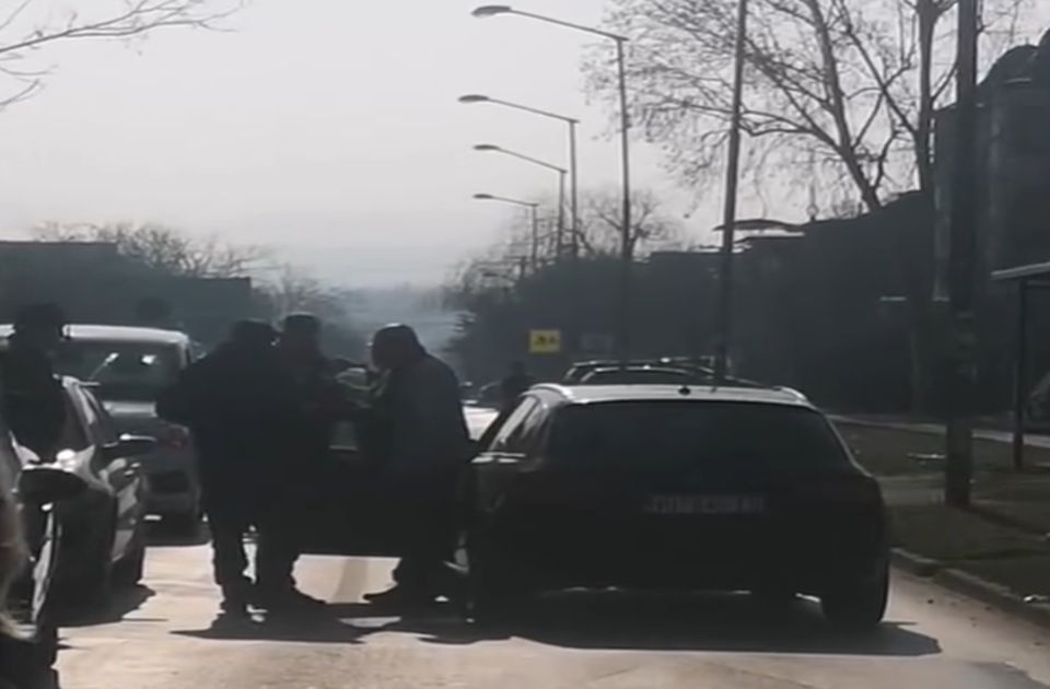 Muškarac na Telepu tokom 15 minuta tišine krenuo kroz građane