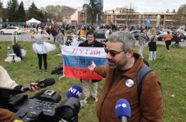 FOTO: Više od hiljadu Rusa do sada glasalo na biračkom mestu u Novom Beogradu, izbio manji incident