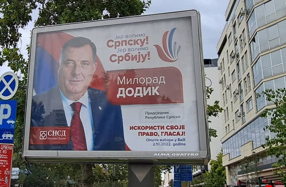 FOTO Dodik u izbornoj kampanji i u Novom Sadu: Smeška se sa bilborda i poziva na glasanje